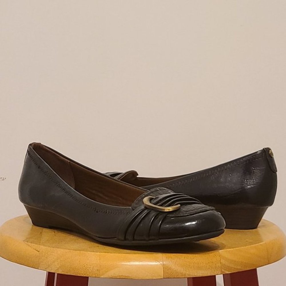 Brown Buckle-Toe Flats - New In Box - Picture 3 of 15